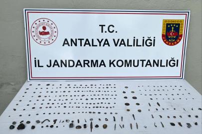 Alanya’da tarihi eser kaçakçılığı operasyonu: 281 eser ele geçirildi