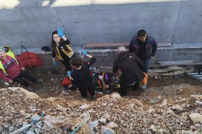 Bastığı kalas kırılan işçi 5 metreden düştü
