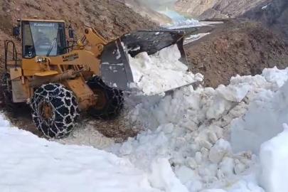 Bingöl’de Özel İdare ekipleri zorlu arazi şartlarında çalışmalarını sürdürüyor