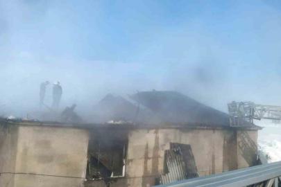 Çaldıran’da ev yangını