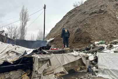 Çatak’ta tandır evi çöktü: Babaanne ile torunu yaralandı