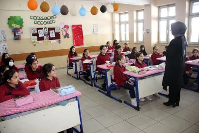 Eğitim-Bir-Sen’den çağrı: 2023 sözleşmeli öğretmenlerin mağduriyeti giderilsin