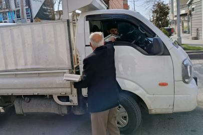 Emeklilerden Ramazan öncesi imsakiye dağıtımı