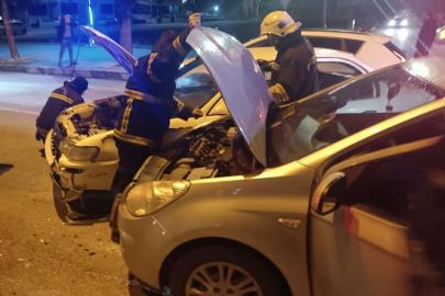 Erzincan’da 2 otomobil çarpıştı