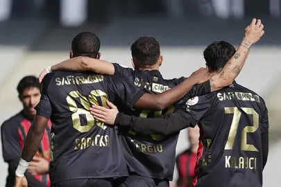 Fatih Karagümrük, Antalyaspor'u tek golle geçti! 8 maç sonra 3 puanla tanıştı...