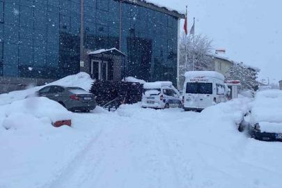 Karlıova’da kar kalınlığı 30 santime ulaştı