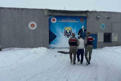 Kars’ta aranan 2 kişi jandarma ekiplerince yakalandı