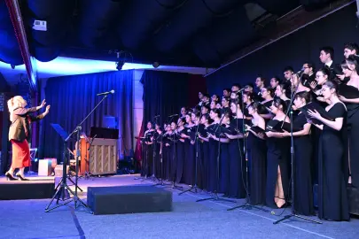 Manisa'da çocuk ve gençlerden 'çok sesli' coşku