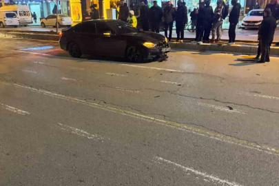 Otomobil, yayalara çarptı: 2 ağır yaralı