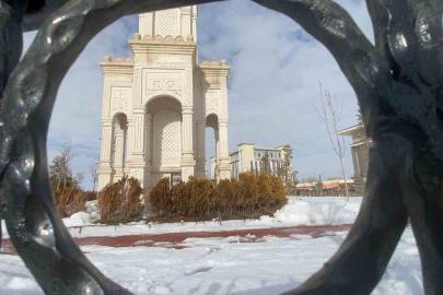 Patnos’ta muhteşem kar yağışı manzarası