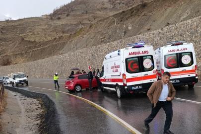 Siirt'te öğrenci servisi ile otomobil çarpıştı: 6 yaralı