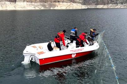 Tekne ile kaçak avcılara denetim