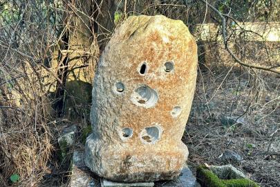 2 asırlık adak taşı ortadan kayboldu