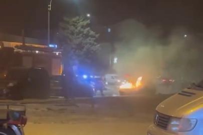 Alev alan aracı itfaiye ekipleri söndürdü