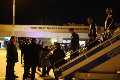 Bakü-Nahçıvan seferini yapan yolcu uçağı saldırı nedeniyle Iğdır’a indi