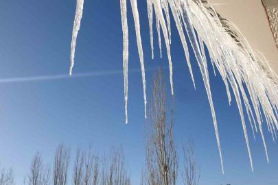 Başkale’de kar yağışı ve dondurucu soğuklar