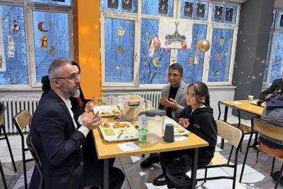 Başkan Durak öğrencilerle iftar açtı