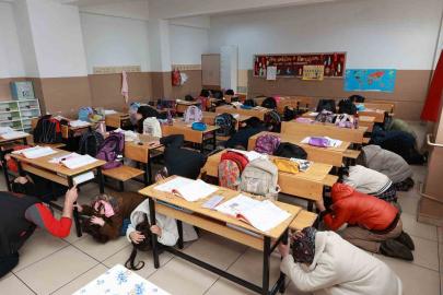 Bingöl’de öğrencilere deprem tatbikatı