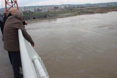 Cizre’de petrol boru hattında sızıntı paniğe yol açtı