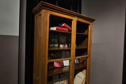 Elazığ’da 96 yıllık ahşap dolap,tarihin izlerini taşıyor