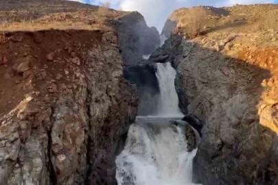 Elazığ’da yağışlar sonrası şelale coştu