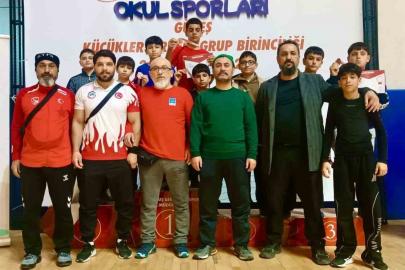 Elazığlı küçük güreşçilerden büyük başarı