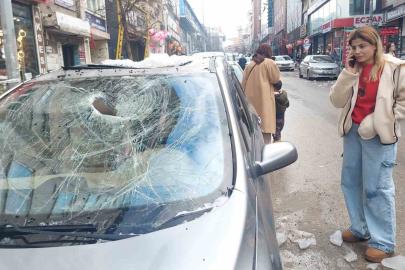 Erzurum’da çatıdan düşen kar ve buz kütleleri tehlike saçıyor