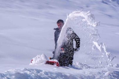 Erzurum’da kar yağışı durdu, çilesi devam ediyor
