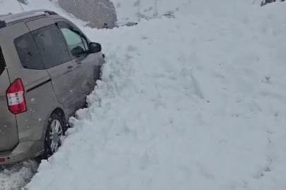 Erzurum’da yola çığ düştü