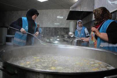 Gaziantep Osmanlı Camii'nde imece usulü iftar hazırlanıyor