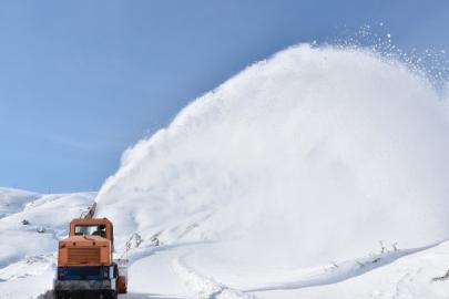 Hakkari’de 74 yerleşim yerinin yolu ulaşıma kapandı