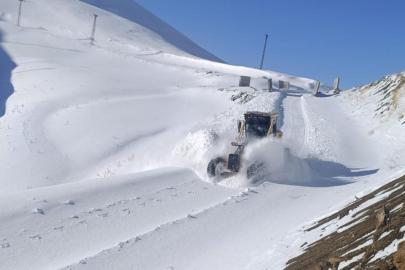 Hakkari’de 97 yerleşim yerinin yolu ulaşıma kapandı