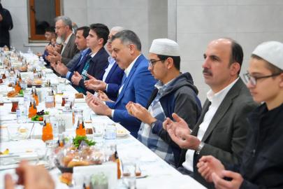İçişleri Bakanı Çiftçi, Konya’da Kur’an kursu öğrencileriyle sahur yaptı