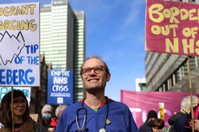 İngiltere'de Filistin'e destek veren doktorlar hedefte