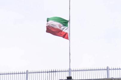 İstanbul’da İran Başkonsolosluğu’nda bayrak yarıya indirildi