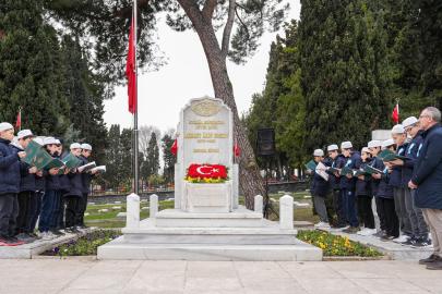 İstiklâl Marşı’nın kabulünün 105'inci yılı dolayısıyla Mehmet Âkif Ersoy kabri başında anıldı
