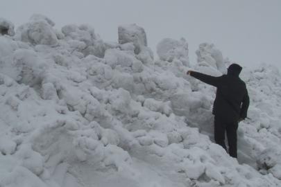 Kars’ta Mart sonunda kış geri döndü: Boğatepe Geçidi ve köyler kar altında