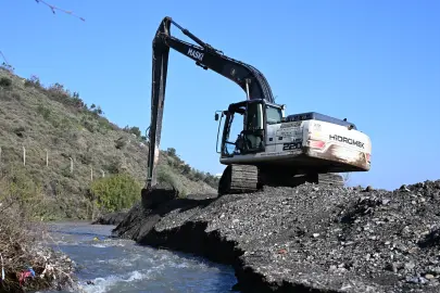 Manisa'da MASKİ Kırtık Deresi’ni temizledi