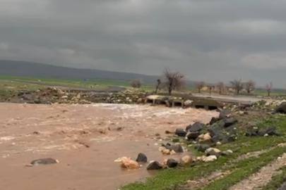 Mardin’de sağanak etkisini sürdürüyor: Dereler taştı, yollar göle döndü