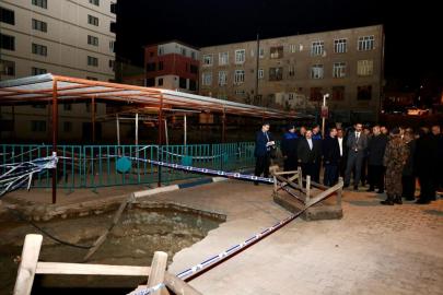 Mersin'de bir pazar yerinde yağış sonrası çökme meydana geldi