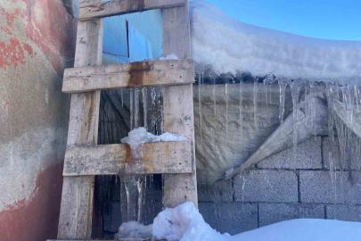 Patnos’ta kar yağışının ardından don etkili oldu