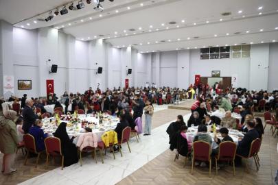 Vali Çakır, Dünya Yetimler Günü’nde koruyucu aileler ve çocuklarla iftarda buluştu