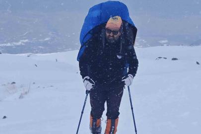 Vanlı dağcı, Ağrı Dağı zirvesine tek başına tırmandı