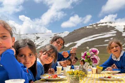 Ağrı’da öğrenciler baharı mangalla karşıladı