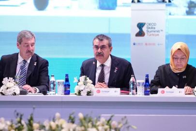 Bakan Tekin OECD Beceriler Zirvesi'nde oturum başkanlığı yaptı