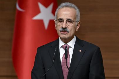 Bakan Uraloğlu: Türk sahipli 2 gemi Hürmüz Boğazından geçti