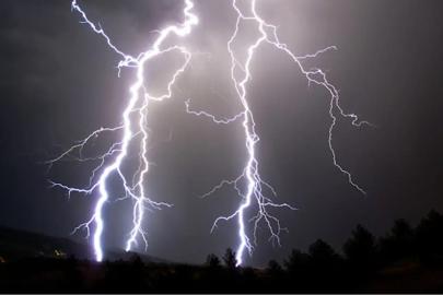 Bangladeş’te yıldırım düşmesi sonucu 14 kişi öldü