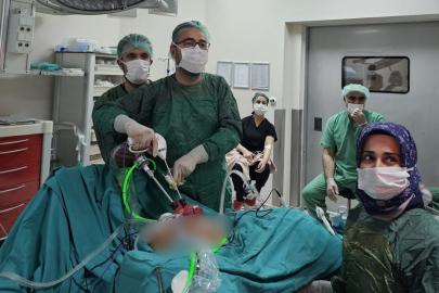 Bingöl Devlet Hastanesi’nde bir ilk: Hastalar dikiş izi kalmadan sağlığına kavuşuyor.