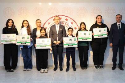 Elazığ’da ‘Bağımlılık’ temalı yarışmada ödüller verildi