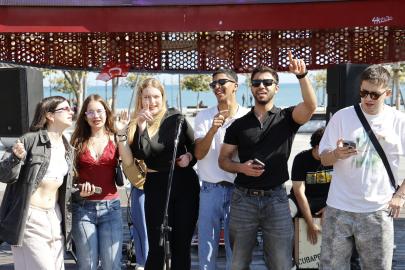 Erasmuslu gençlerden mini konser